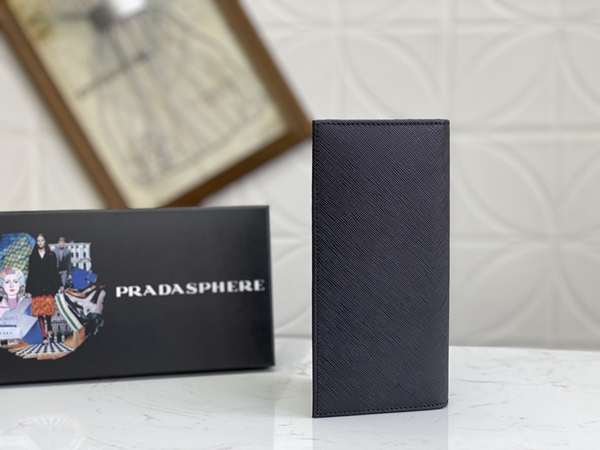 プラダ財布コピー背面デザイン